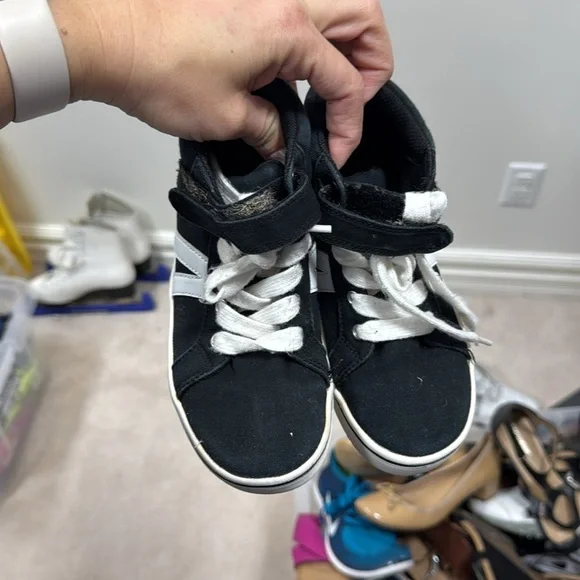 Size one runners - Picture 2 of 3